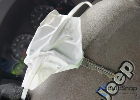 2005 Jeep Grand Cherokee Laredo z USA, uszkodzony, nr VIN 1J4GR48K25C719686